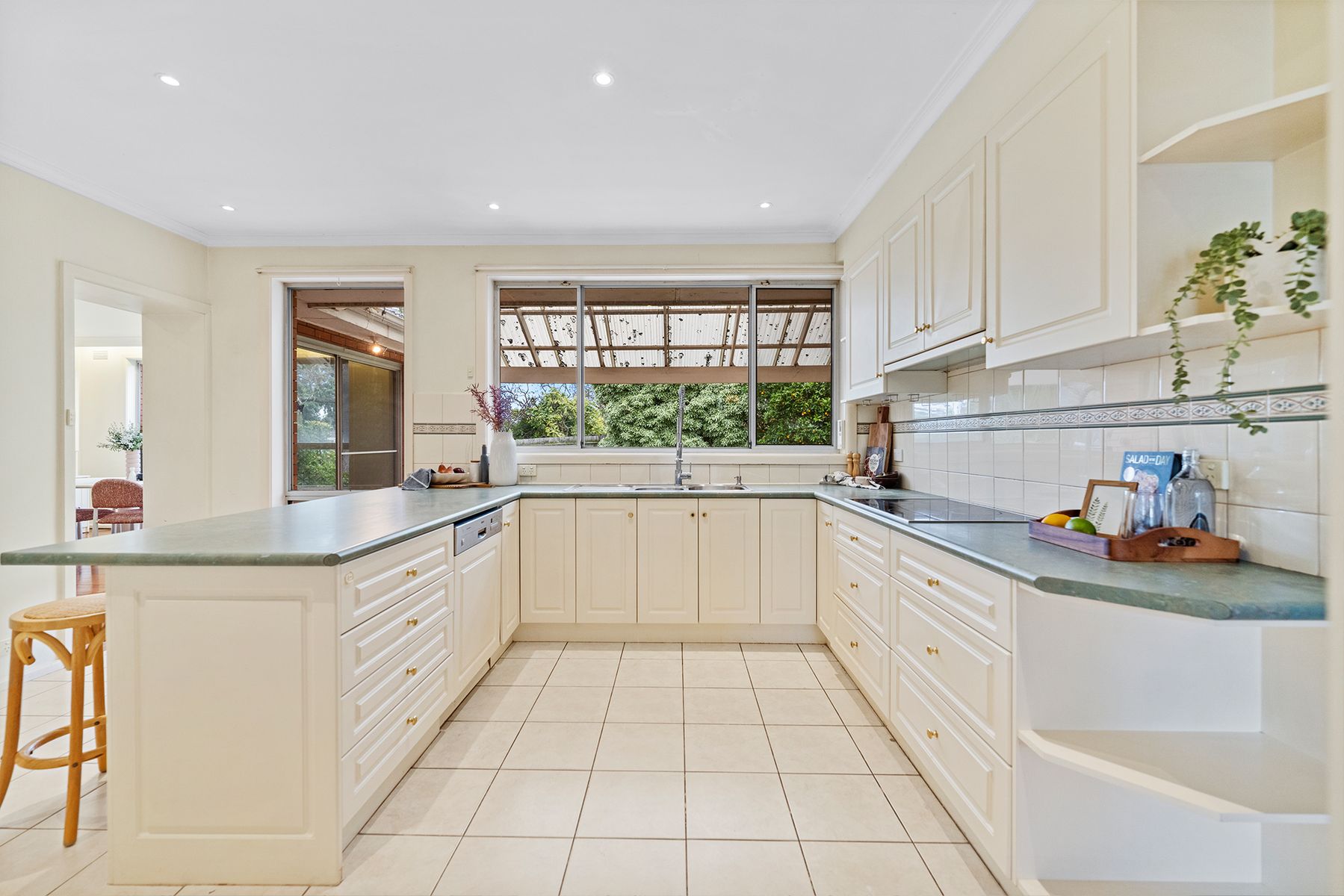 15 Oakern Street, Mount Waverley, VIC 3149, Mount Waverley - Thumbnail 4