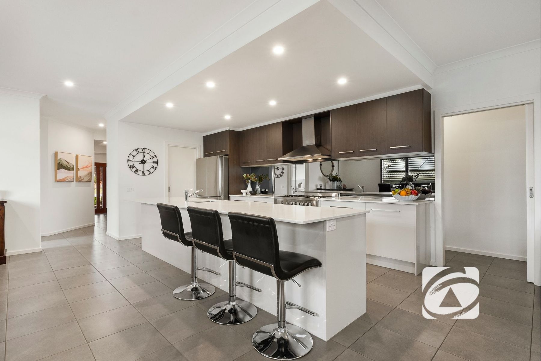 4 Grattan Way, Pakenham VIC 3810, Pakenham - Thumbnail 2