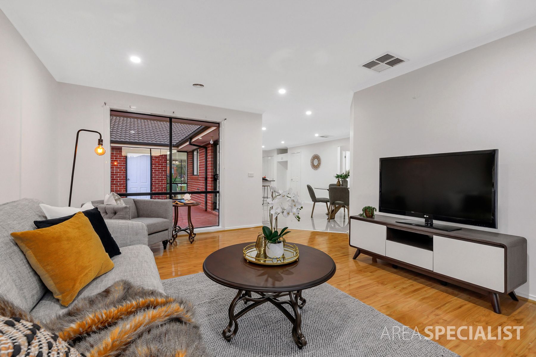 8 Parnell Court, Cranbourne West, VIC 3977, Cranbourne West - Thumbnail 3