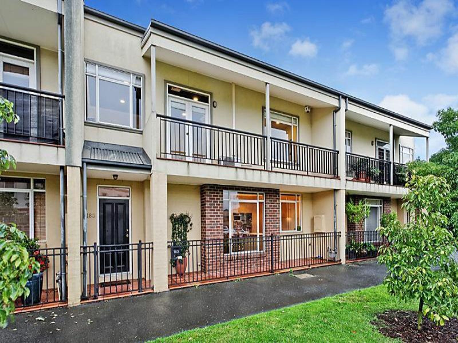 183 The Crescent, Kensington - Thumbnail 2
