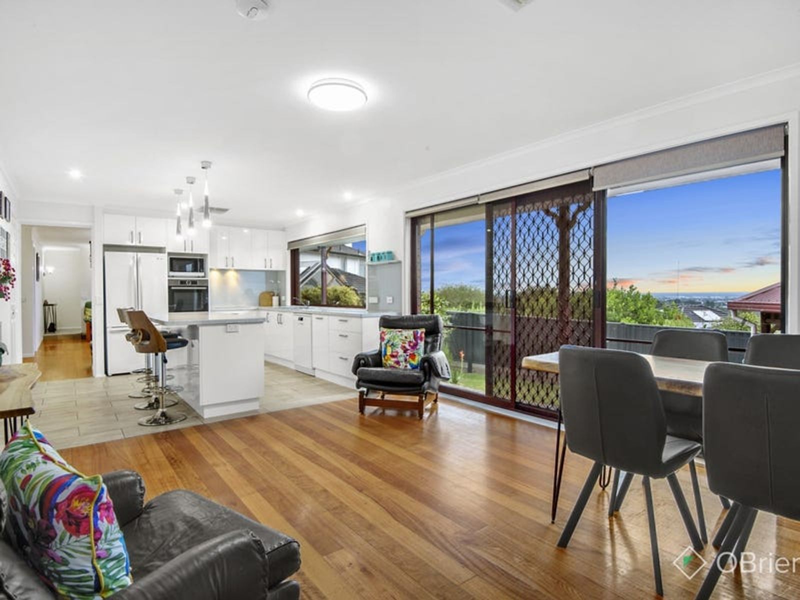 4 Lindsay Close, Endeavour Hills, VIC 3802, Endeavour Hills - Thumbnail 3