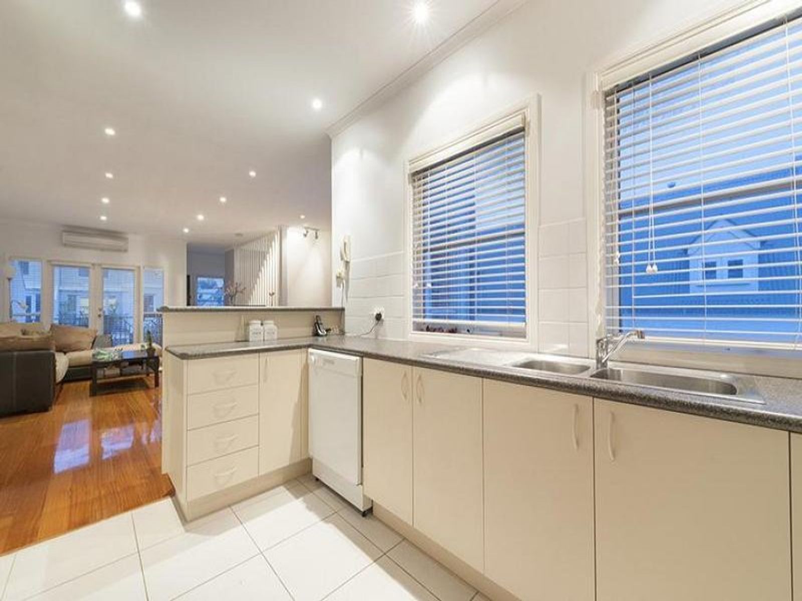62 Willis Street, Kensington - Thumbnail 8