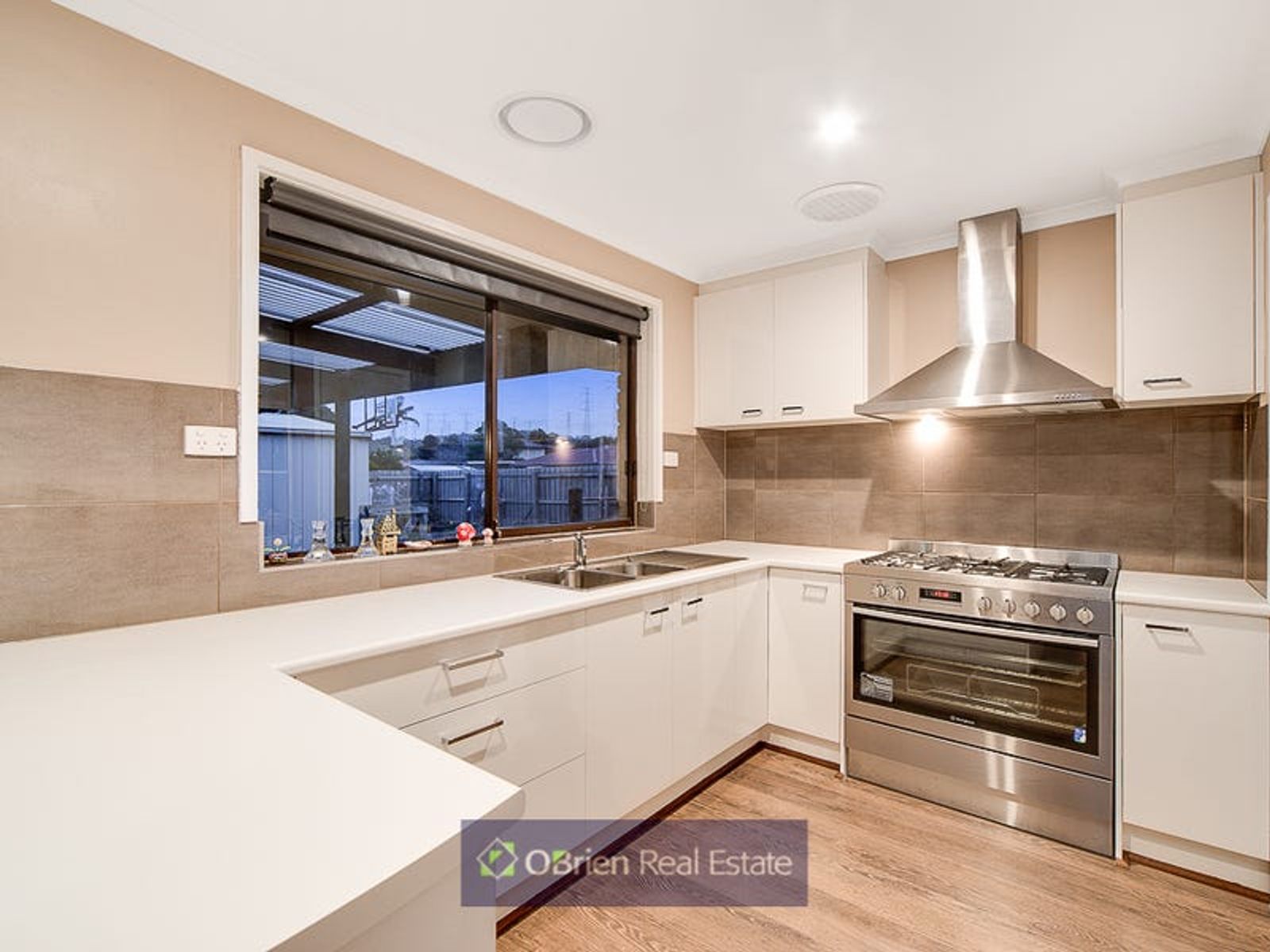 8 Kinloch Gardens, Endeavour Hills, VIC 3802, Endeavour Hills - Thumbnail 2