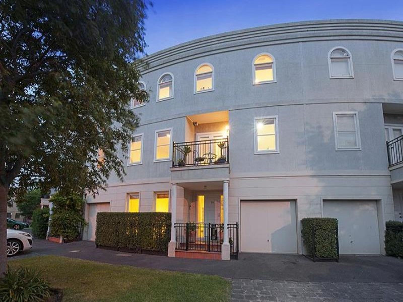 38 The Crescent, Kensington - Thumbnail 3