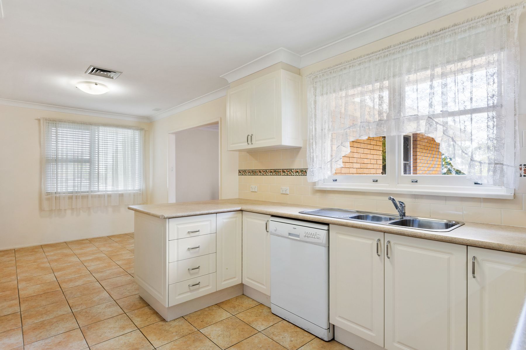 Joseph Drive, Orange, NSW 2800, Leonay - Thumbnail 7