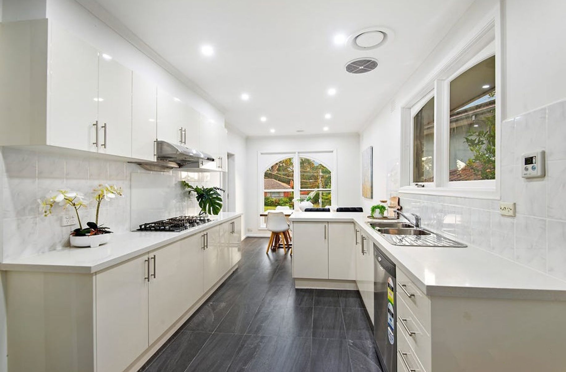 27 Ballantyne Street, Burwood East VIC 3151, Burwood East - Thumbnail 4