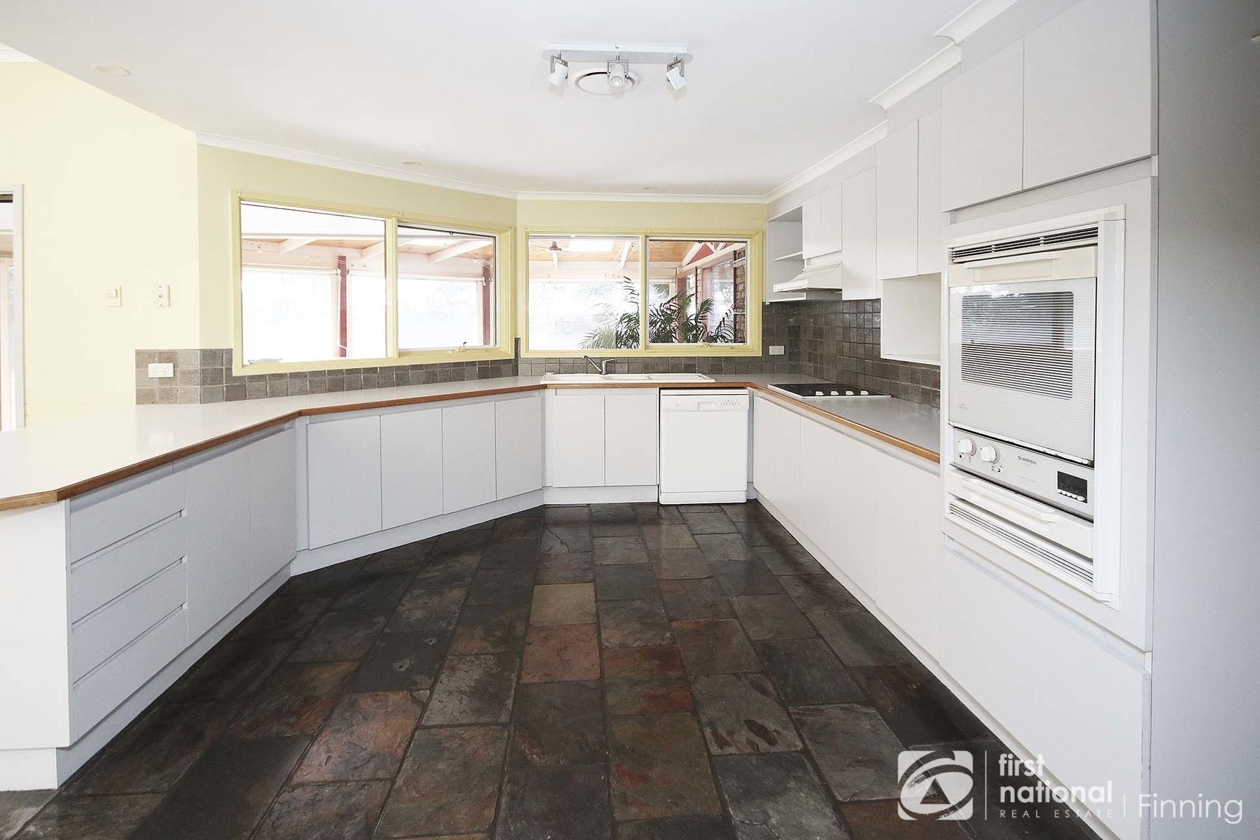 85 Devon Road, Devon Meadows VIC 3977, Devon Meadows - Thumbnail 7