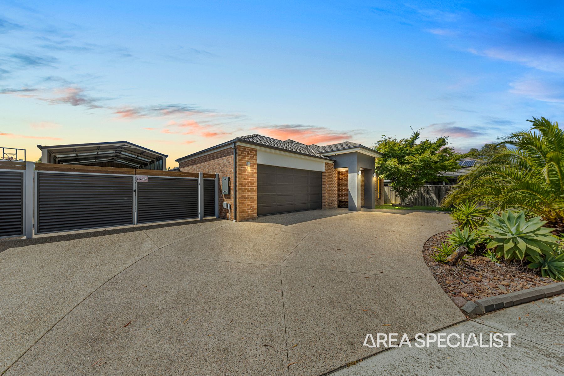 55 Winneke Way, Pakenham, VIC 3810, Pakenham - Thumbnail 2