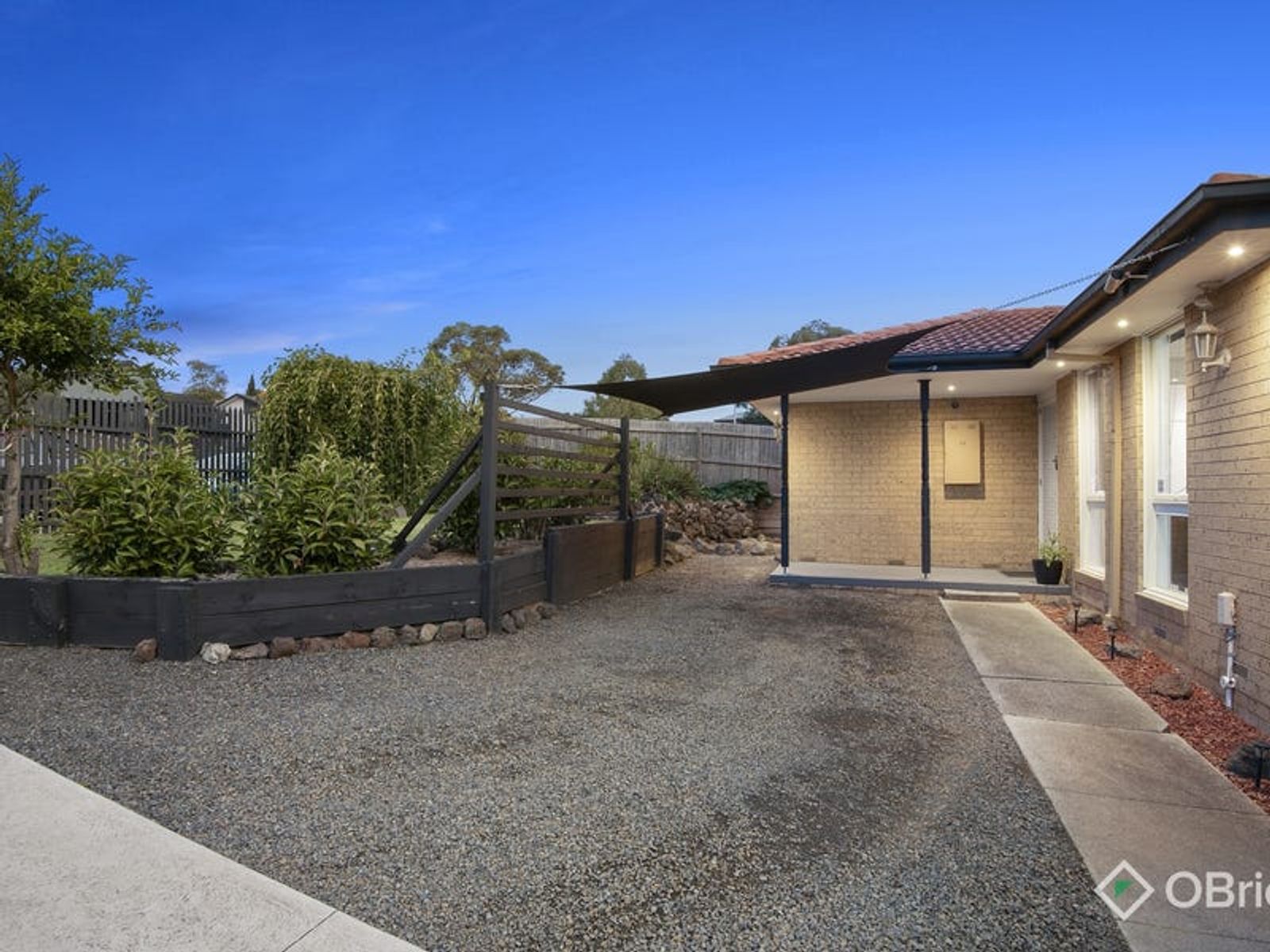14 Castlecrag Close, Endeavour Hills, VIC 3802, Endeavour Hills - Thumbnail 2