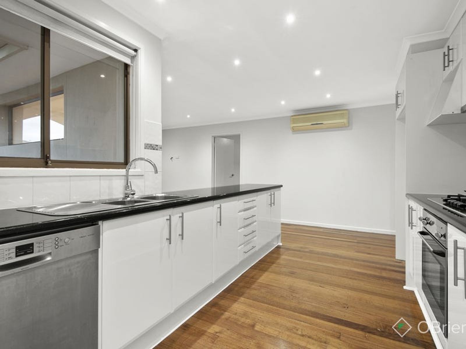 19 James Cook Drive, Endeavour Hills, VIC 3802, Endeavour Hills - Thumbnail 3
