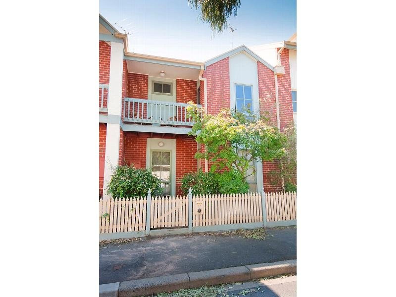 22 Neale Street, Kensington - Thumbnail 4