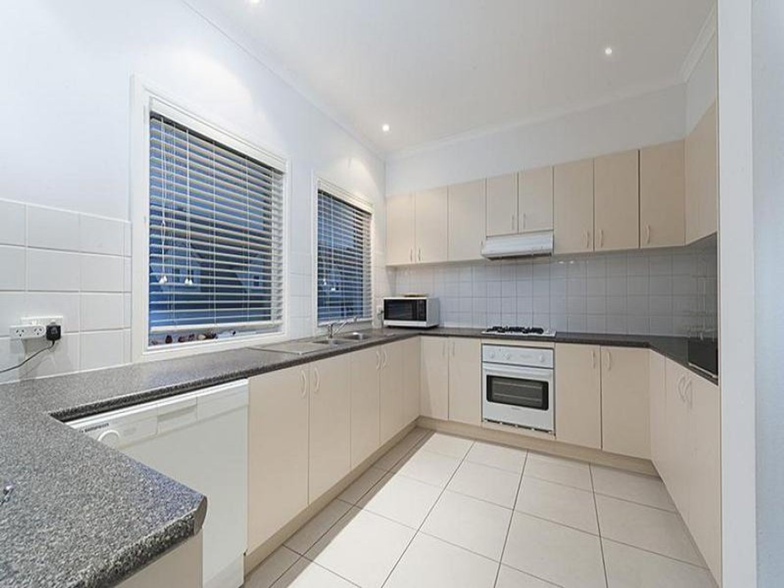 62 Willis Street, Kensington - Thumbnail 3
