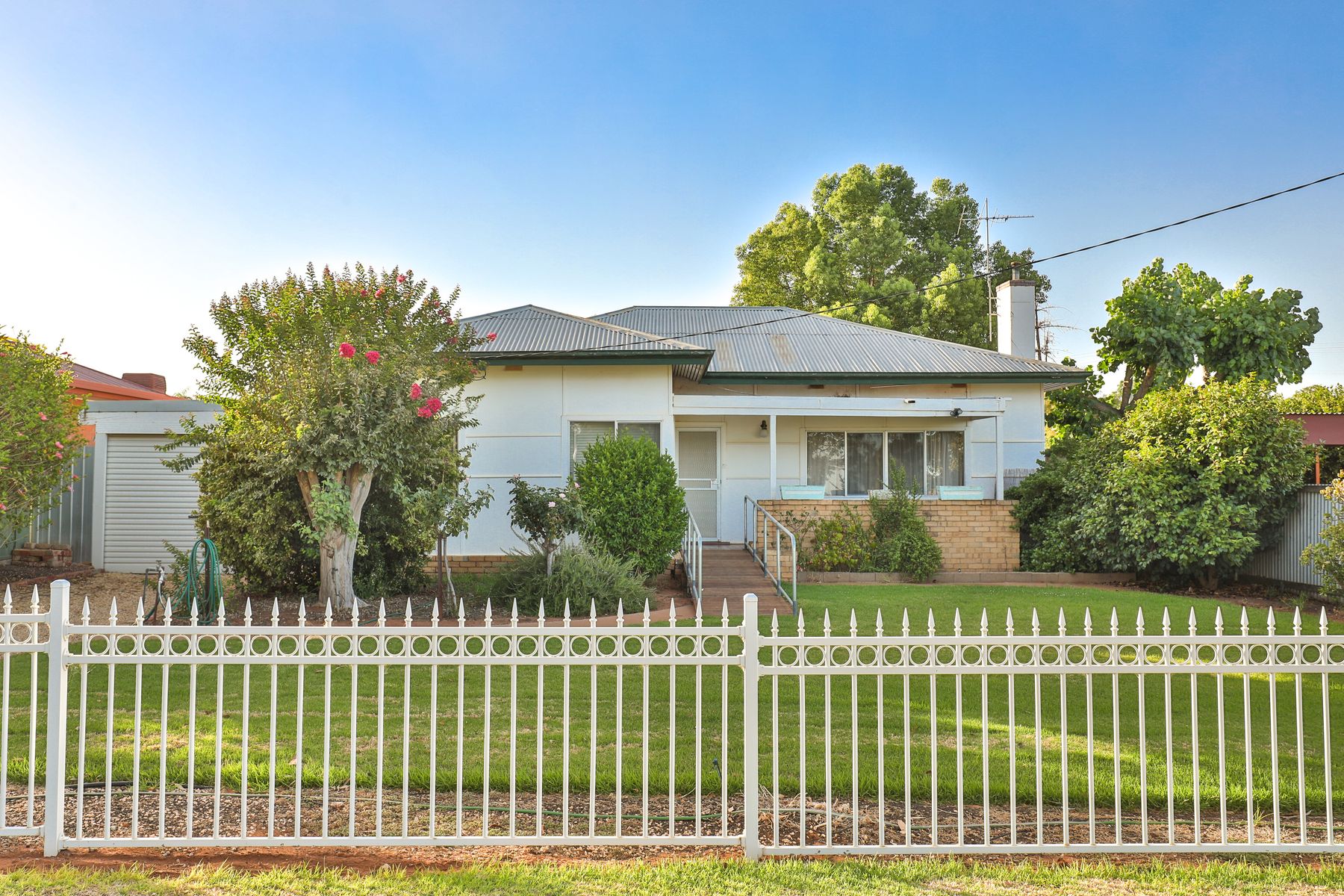 6 Whittaker Crescent