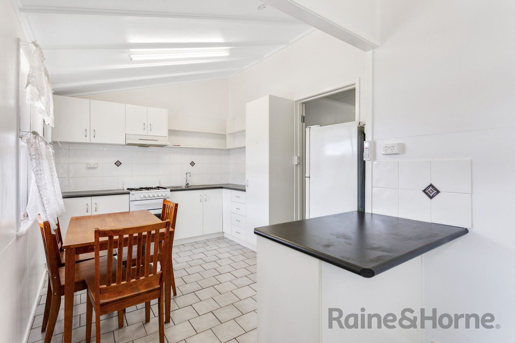 2/12 Groom Street, East Toowoomba QLD 4350, East Toowoomba - Thumbnail 2