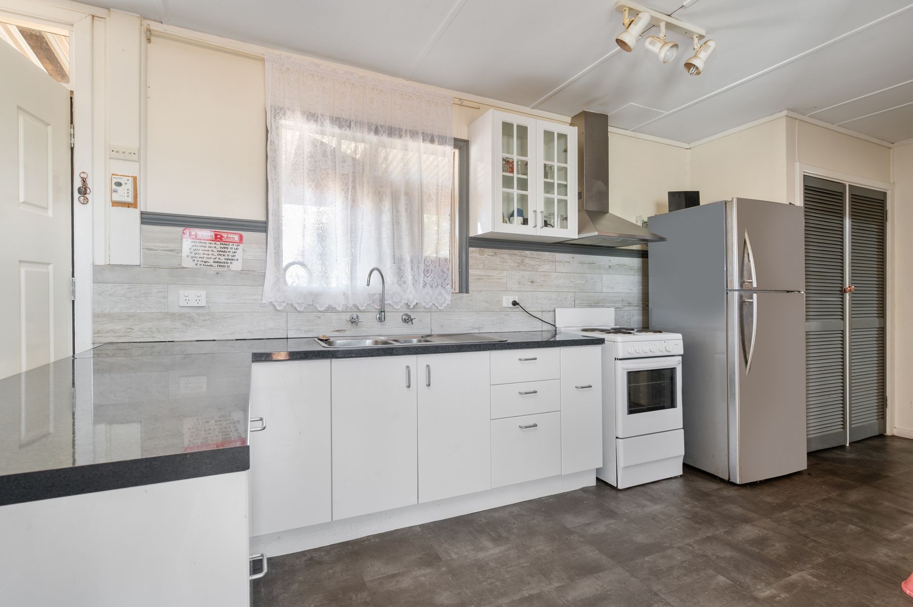 107 Forrest Street, Coolgardie WA 6429, Coolgardie - Thumbnail 4