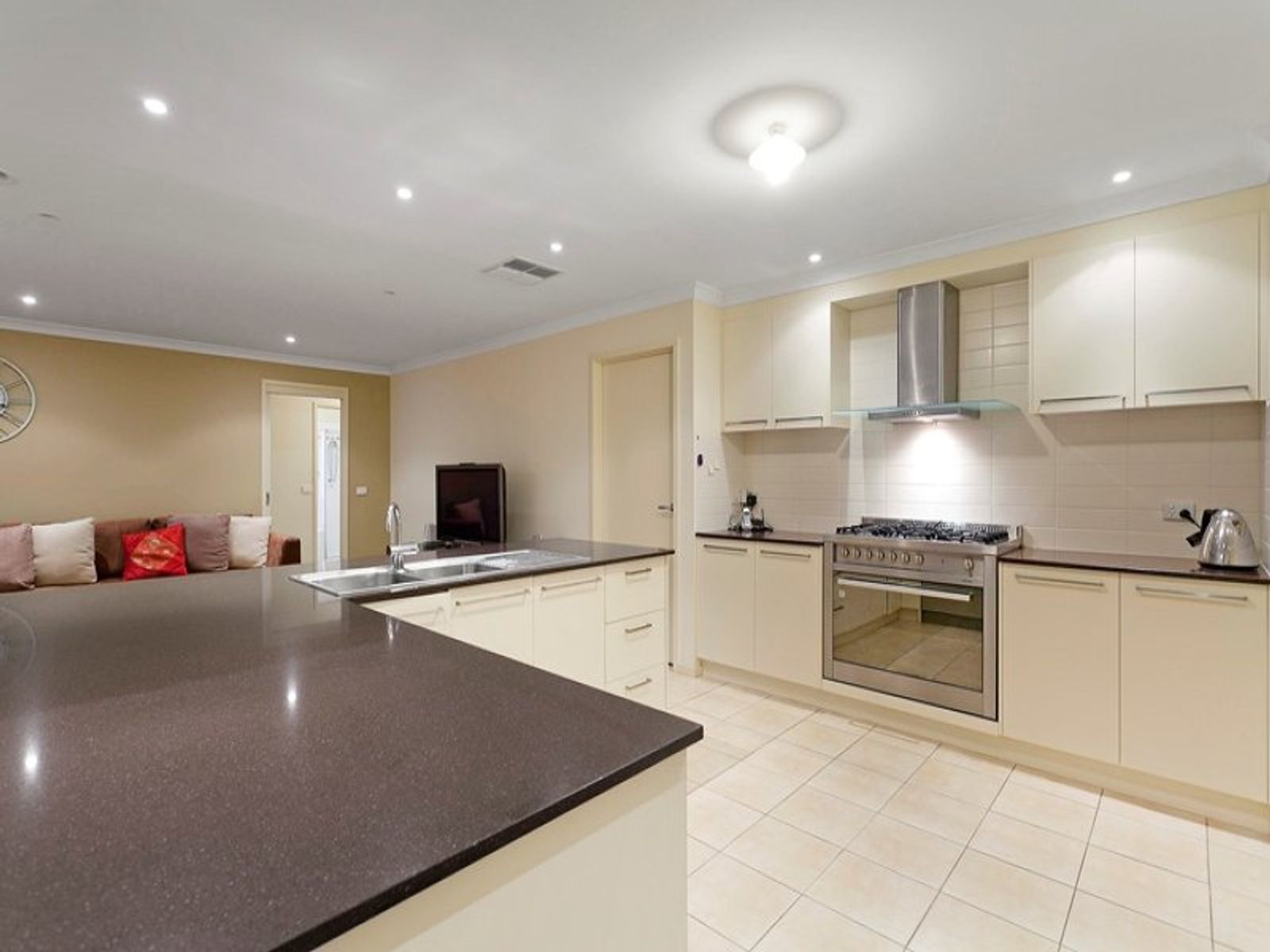 5 Sutherland Avenue, Aspendale Gardens, VIC 3195, Aspendale Gardens - Thumbnail 2