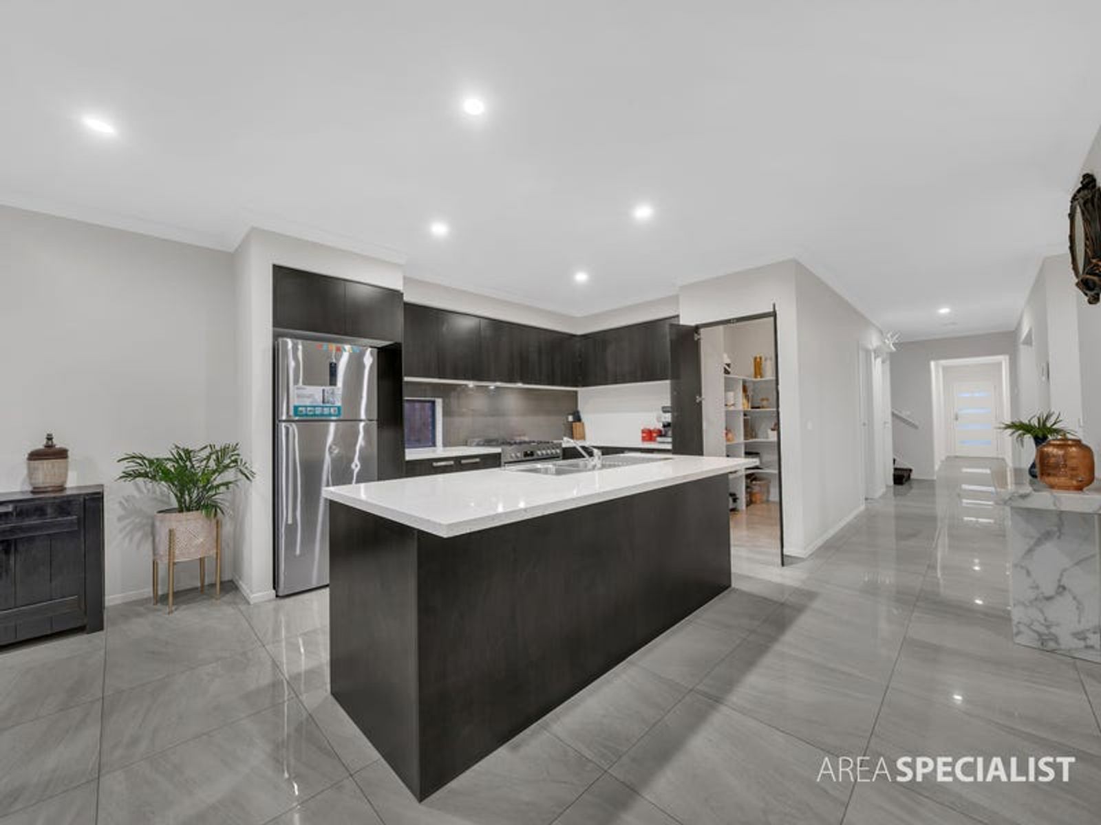27 Mountjoy Circuit, Clyde North, VIC 3978, Clyde North - Thumbnail 3