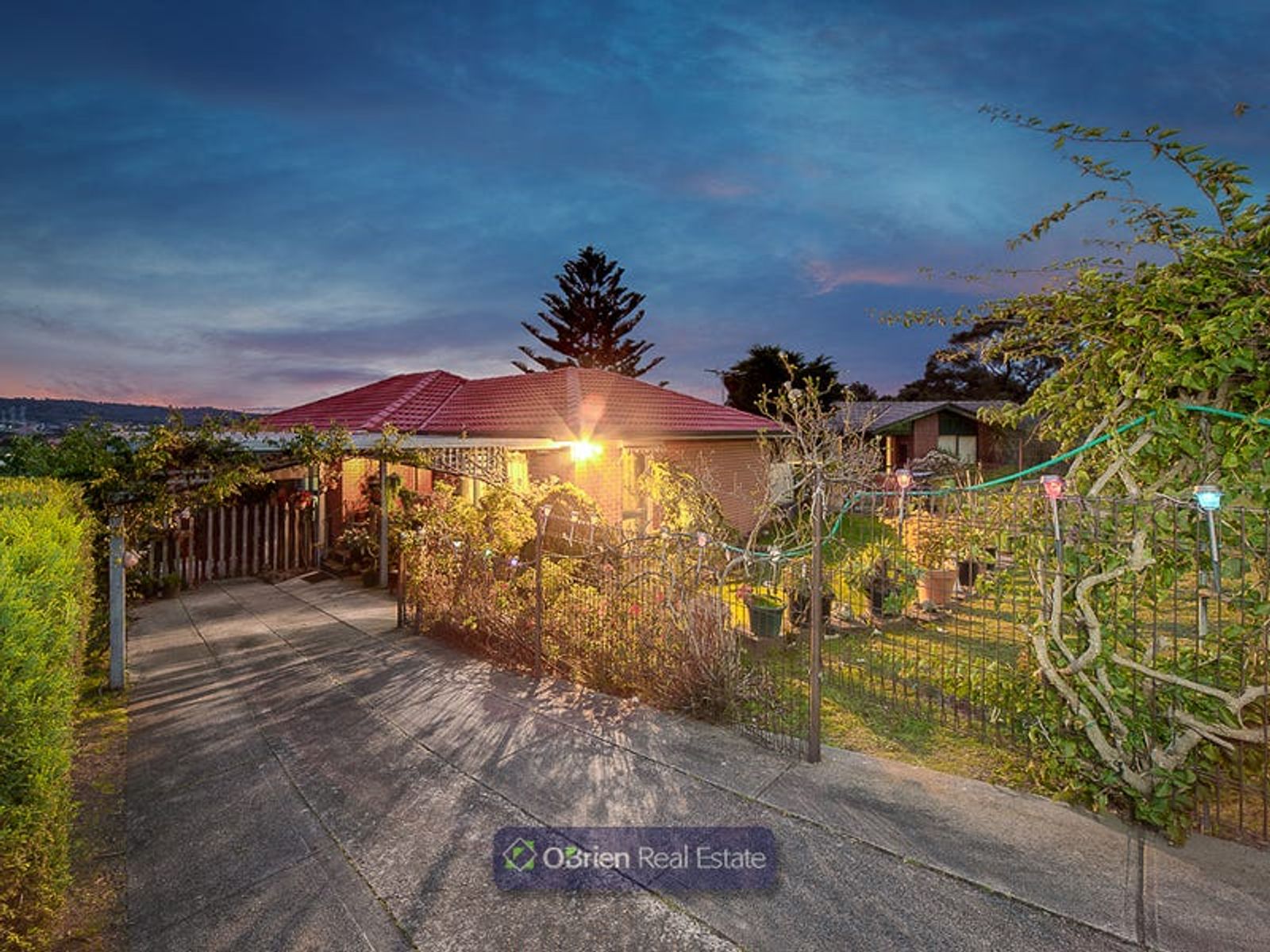 8 Heatherdew Close, Endeavour Hills, VIC 3802