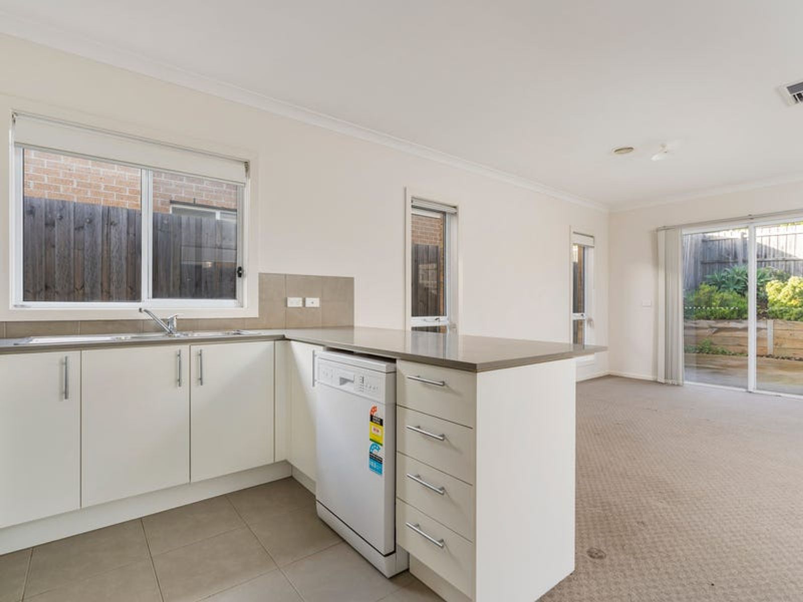 3/11-15 Silverdale Drive, Bacchus Marsh VIC 3340, Bacchus Marsh - Thumbnail 3