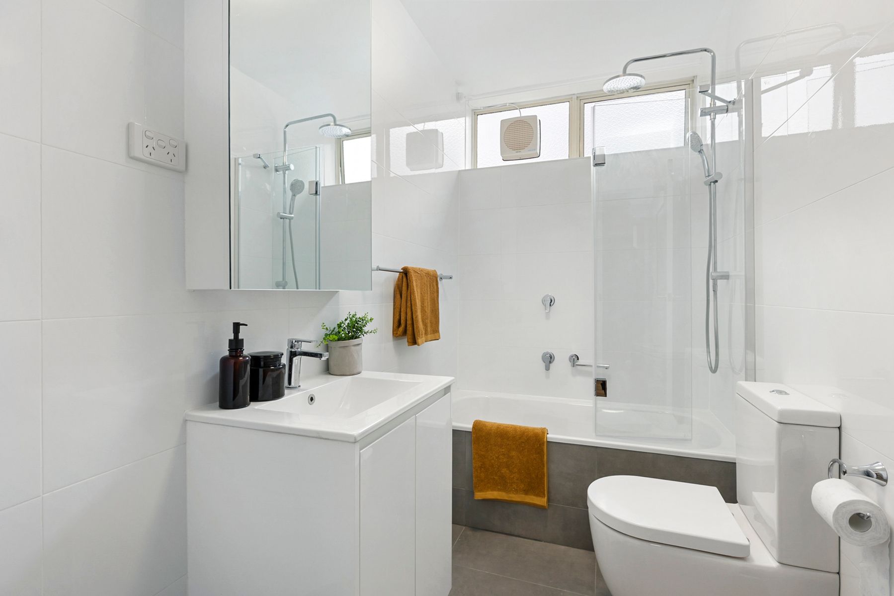 006 Open2view ID768641 2 32 Grosvenor Street  South Yarra