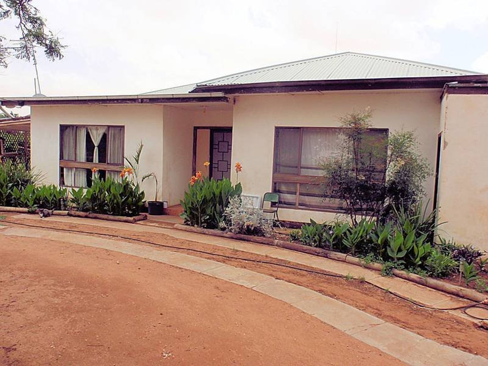 648 Dairtnunk Avenue, Cardross - Thumbnail 3