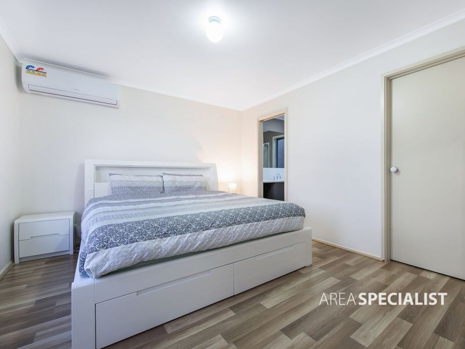 11 Tyndall Street, Cranbourne East, VIC 3977, Cranbourne East - Thumbnail 3