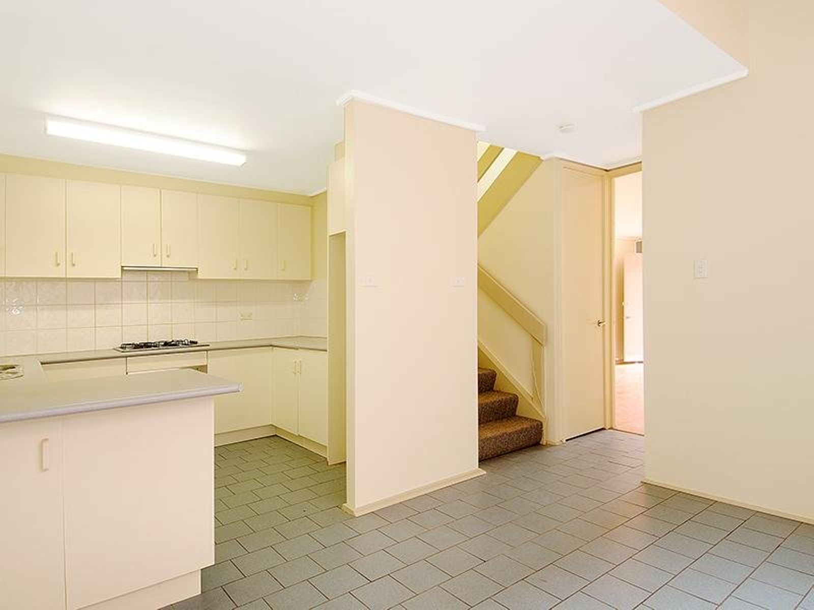 2/9 Fabian Court, Maribyrnong - Thumbnail 2
