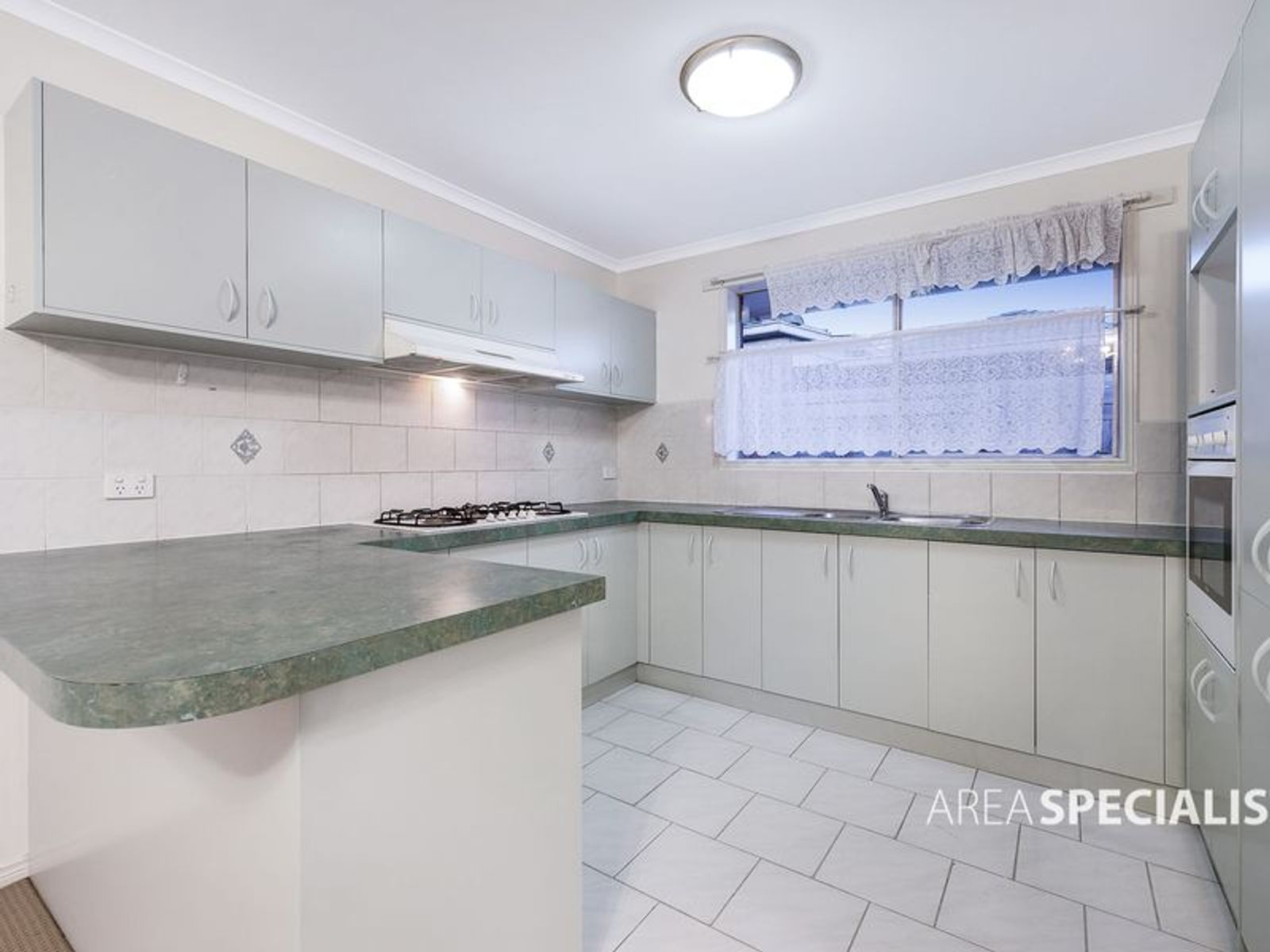 33 CORNWELL CRESCENT, Cranbourne East, VIC 3977, Cranbourne East - Thumbnail 5