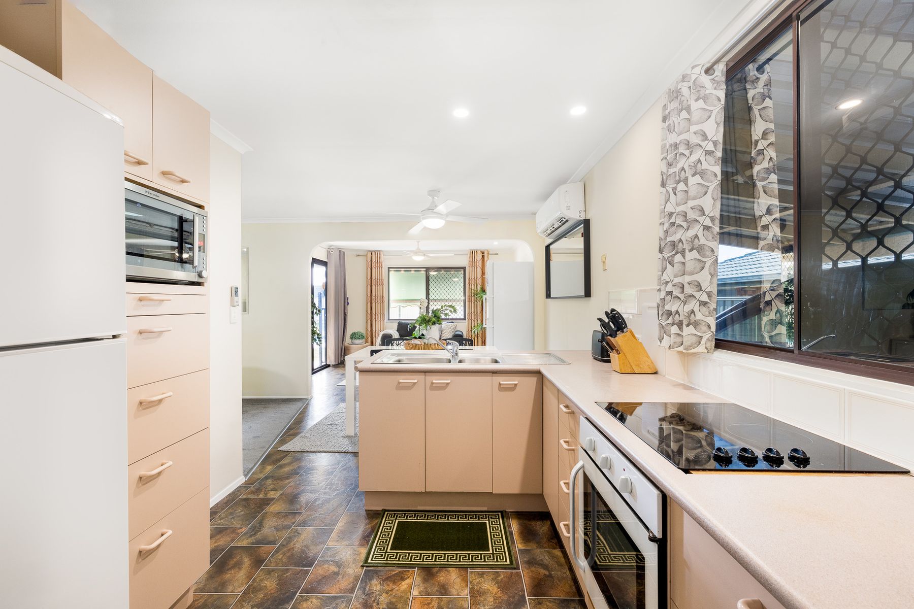 6 Pine Street, Hillcrest QLD 4118, Hillcrest - Thumbnail 6