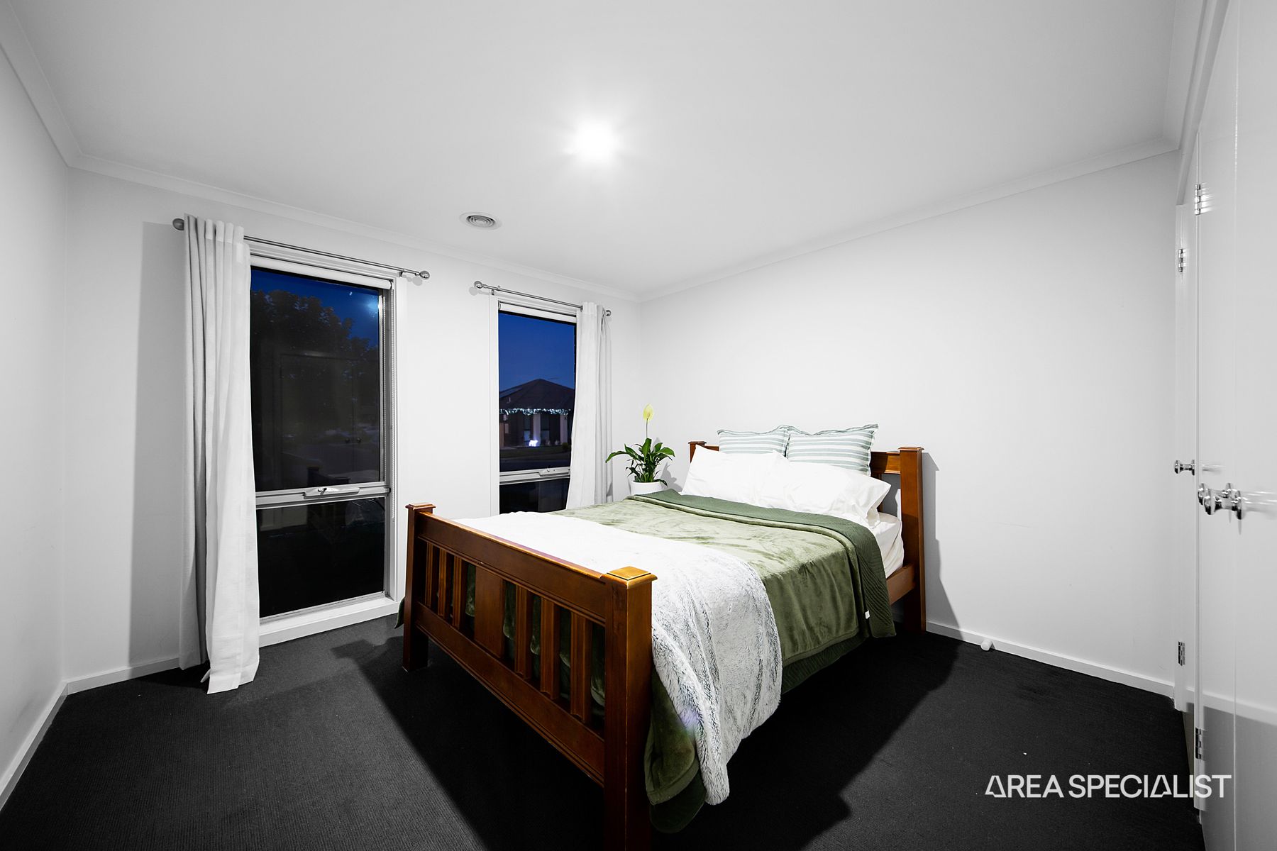 13 CUMBERLAND DRIVE, Pakenham, VIC 3810, Pakenham - Thumbnail 3