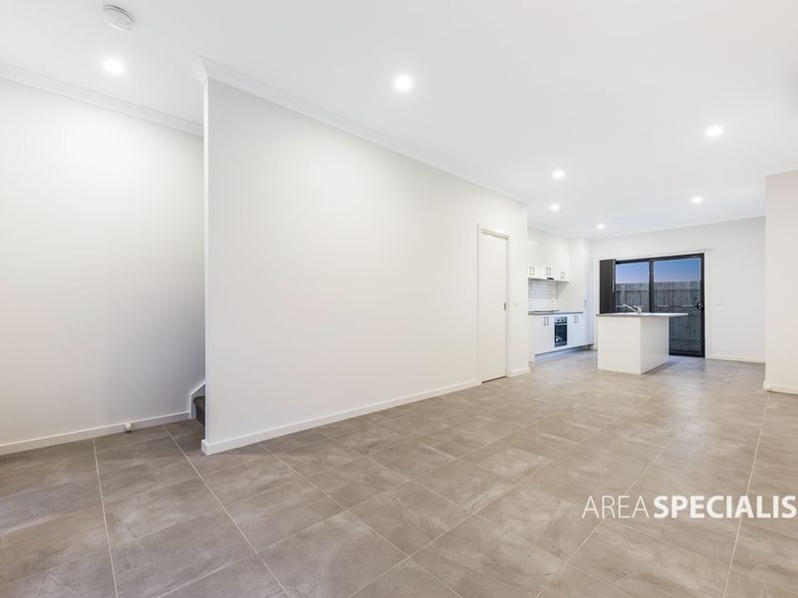 8 Cassius Cct, Cranbourne North, VIC 3977, Cranbourne North - Thumbnail 4