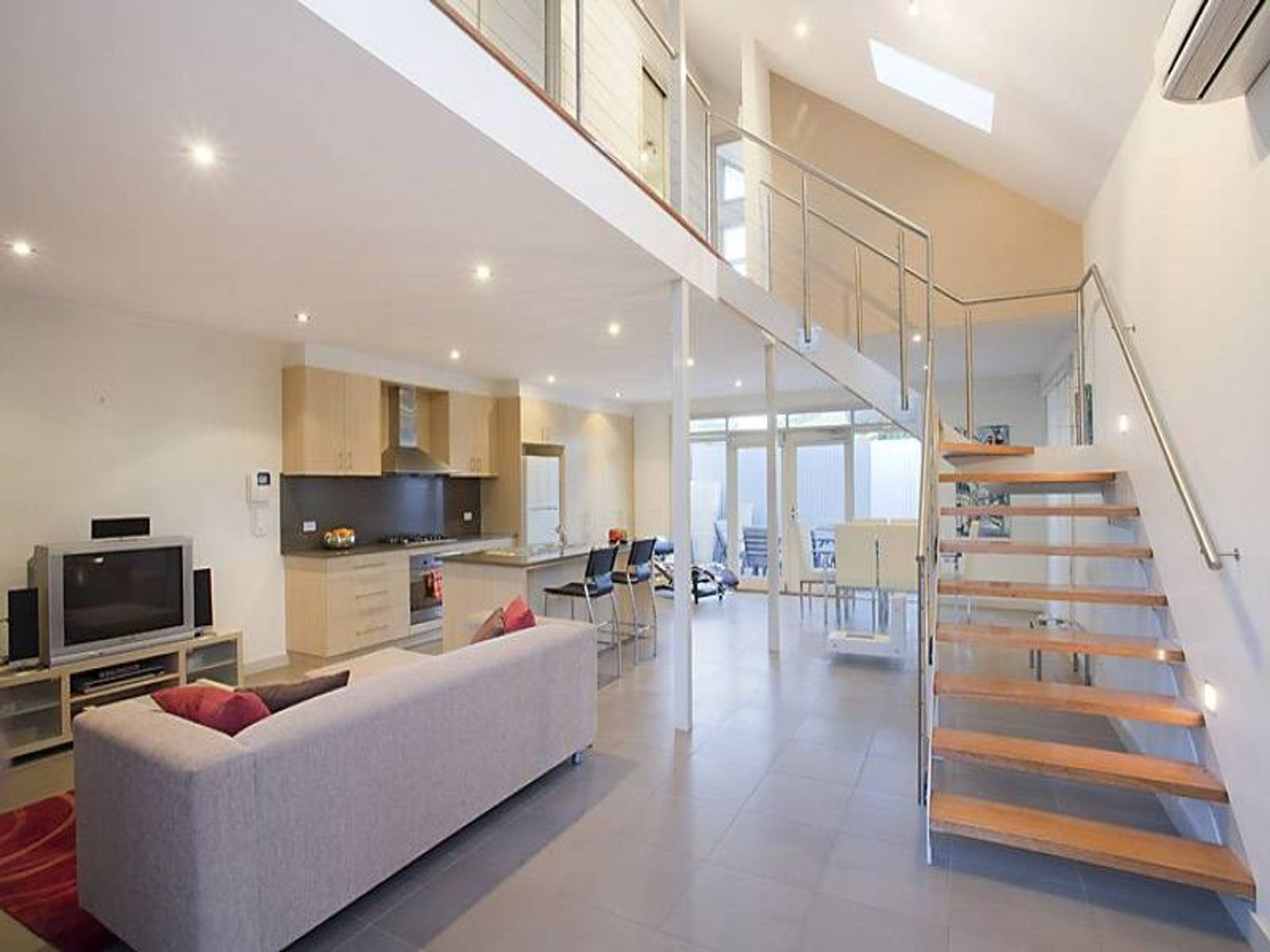 6 Gordon Crescent, Kensington - Thumbnail 4