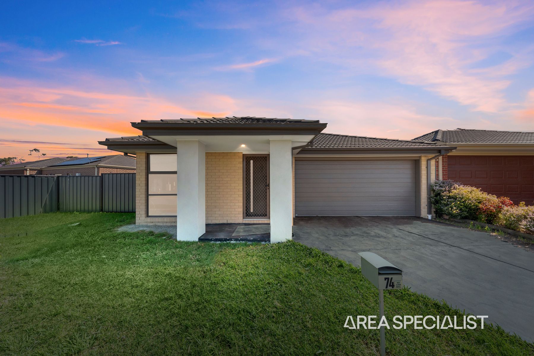 74 Pinnacle Drive, Pakenham, VIC 3810, Pakenham - Thumbnail 2