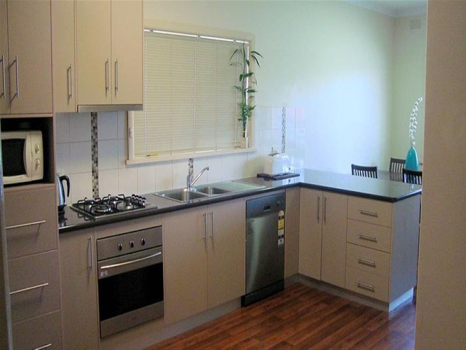 94 Eleventh Street, Mildura - Thumbnail 2