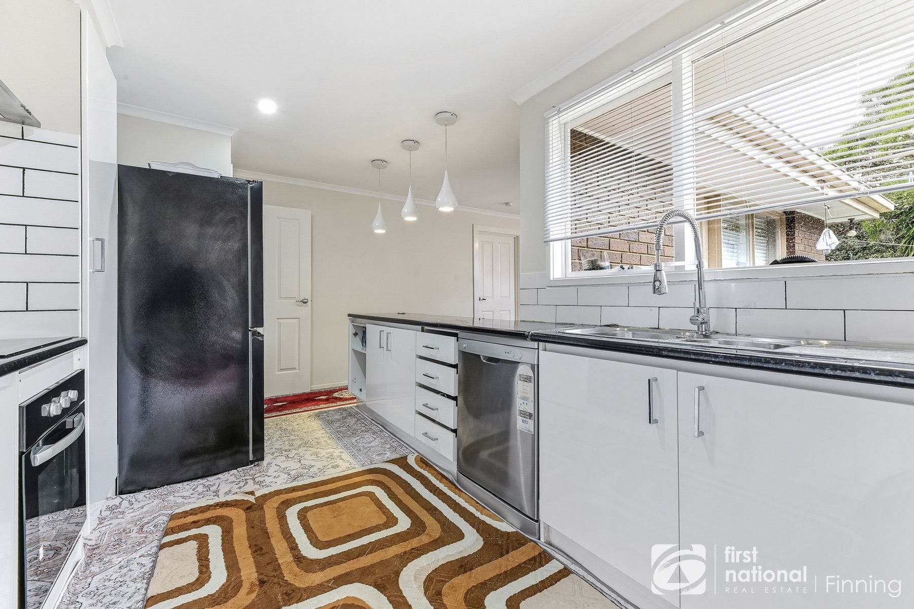 11 Evelyne Avenue, Cranbourne VIC 3977, Cranbourne - Thumbnail 3