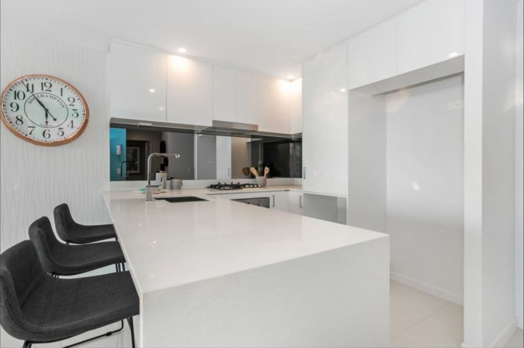 2709 5 Harbour side court  Biggera Waters Waterpoint Residences Alessia Tang