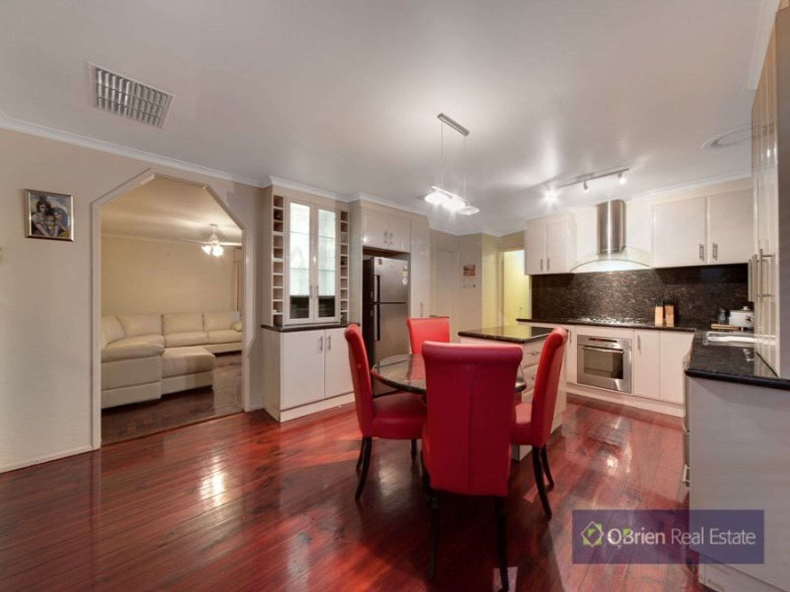 39 Mildura Crescent, Endeavour Hills, VIC 3802, Endeavour Hills - Thumbnail 2