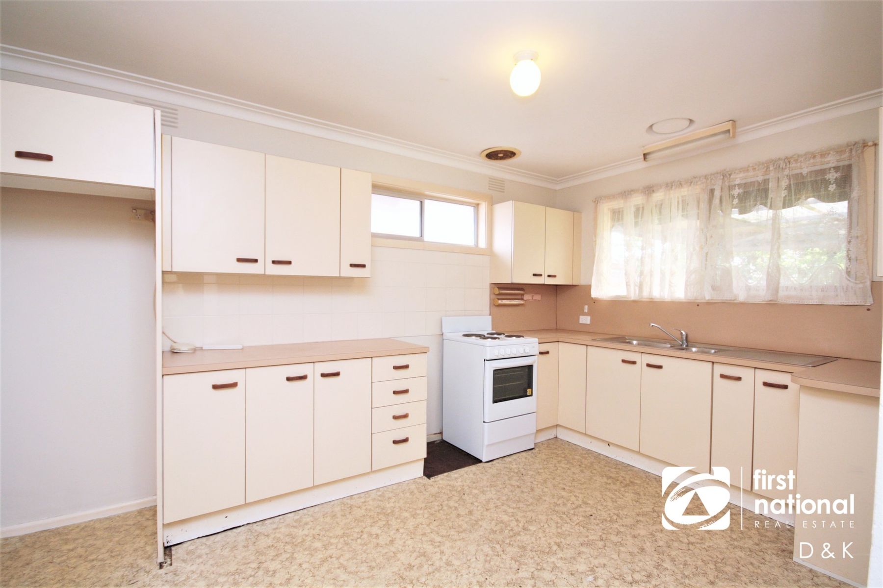 27 Winnington Street, Deer Park VIC 3023, Deer Park - Thumbnail 2