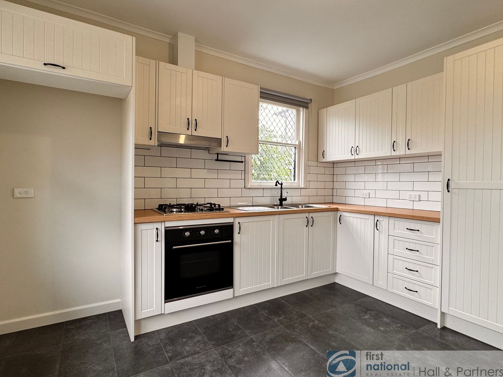 28 Deakin Crescent, Dandenong North VIC 3175, Dandenong North - Thumbnail 2
