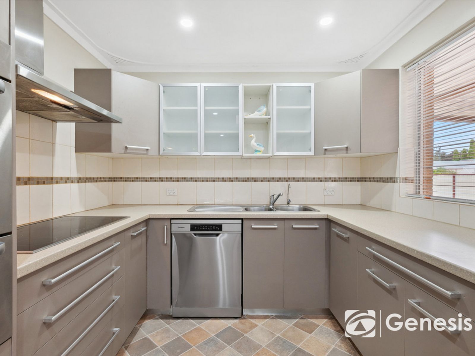 8 Kathleen Road, Lesmurdie, WA 6076, Lesmurdie - Thumbnail 3