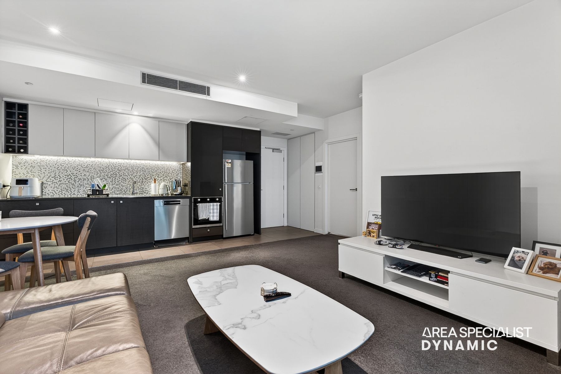 2E/9 Waterside Place, Docklands, Docklands - Thumbnail 5