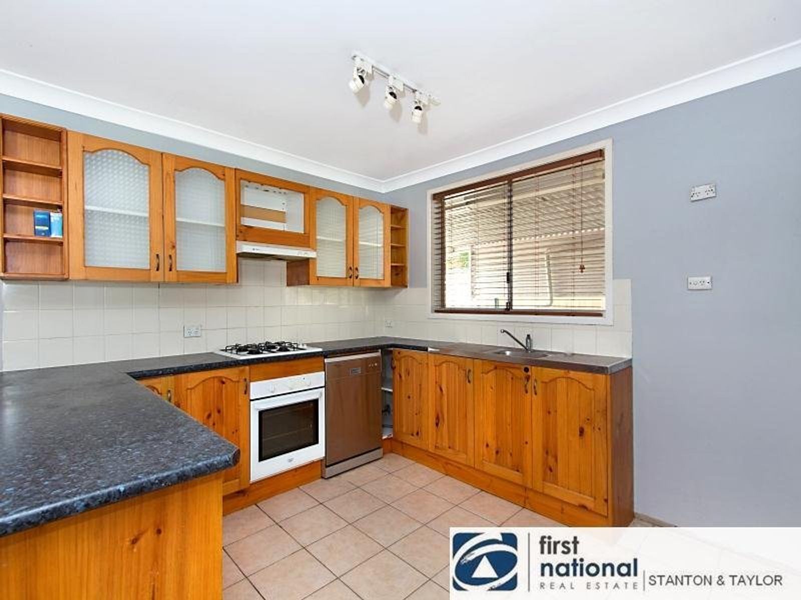 9 CARNATION Place, Claremont Meadows - Thumbnail 8