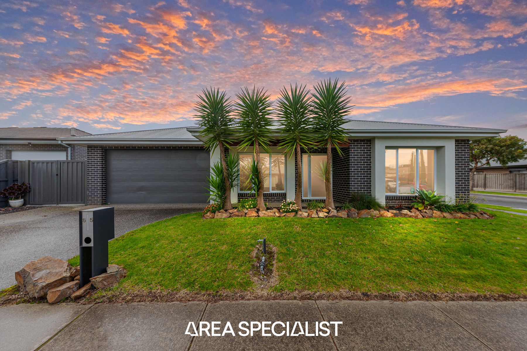 65 Thwaites Road, Pakenham, VIC 3810, Pakenham - Thumbnail 2