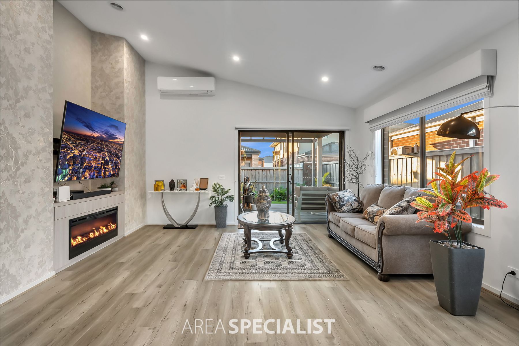 57 Scenery Drive, Clyde North, VIC 3978, Clyde North - Thumbnail 5