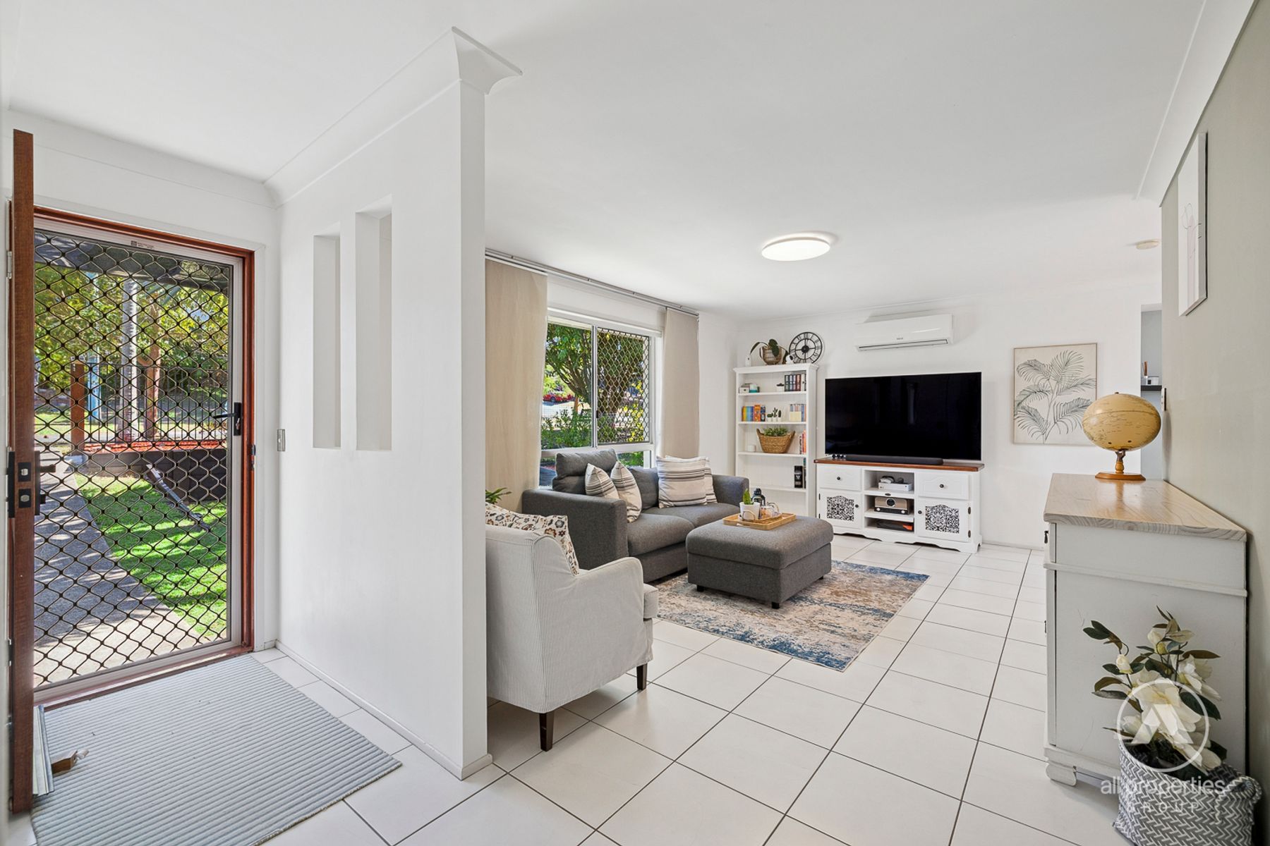 69 Radiata Street, Hillcrest QLD 4118, Hillcrest - Thumbnail 3