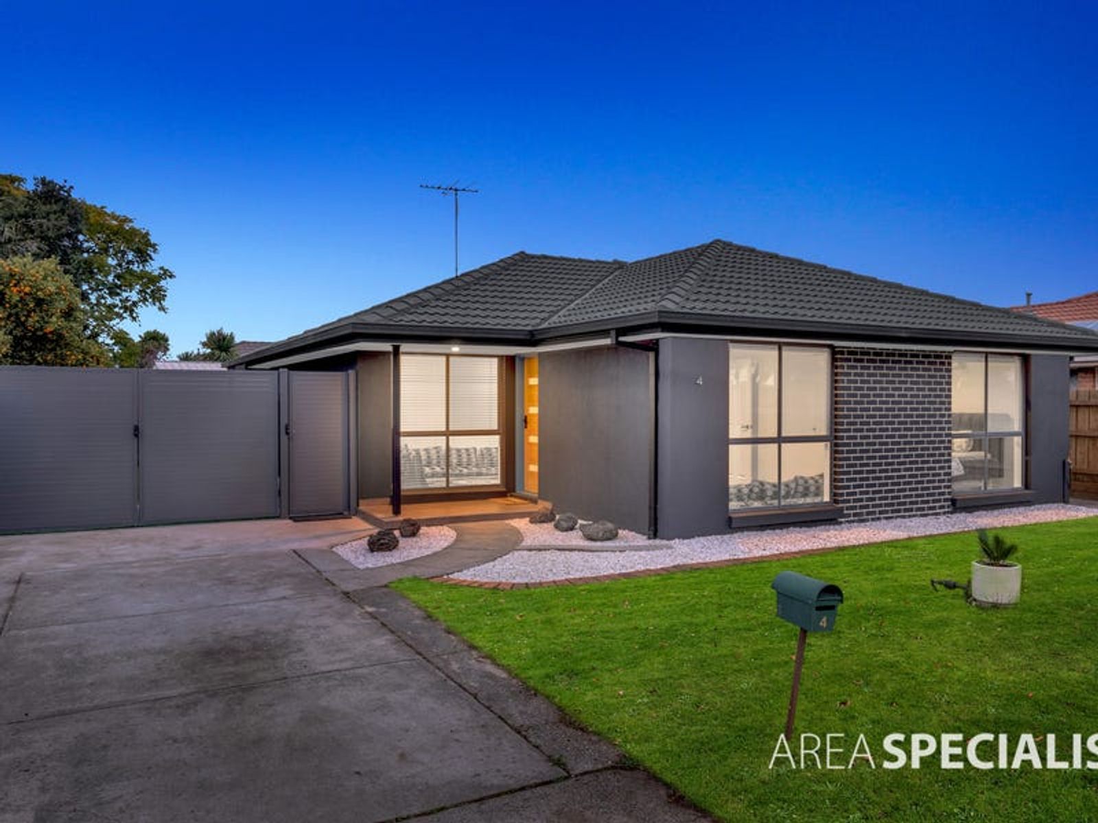 4 Kong Court, Hampton Park, VIC 3976, Hampton Park - Thumbnail 2