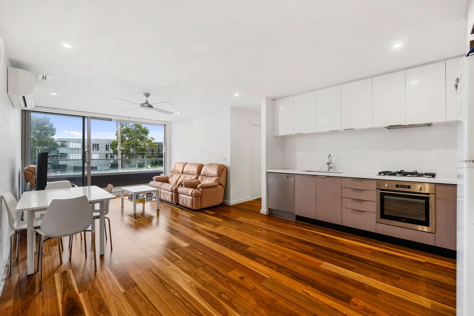 308/326, Burwood - Thumbnail 5