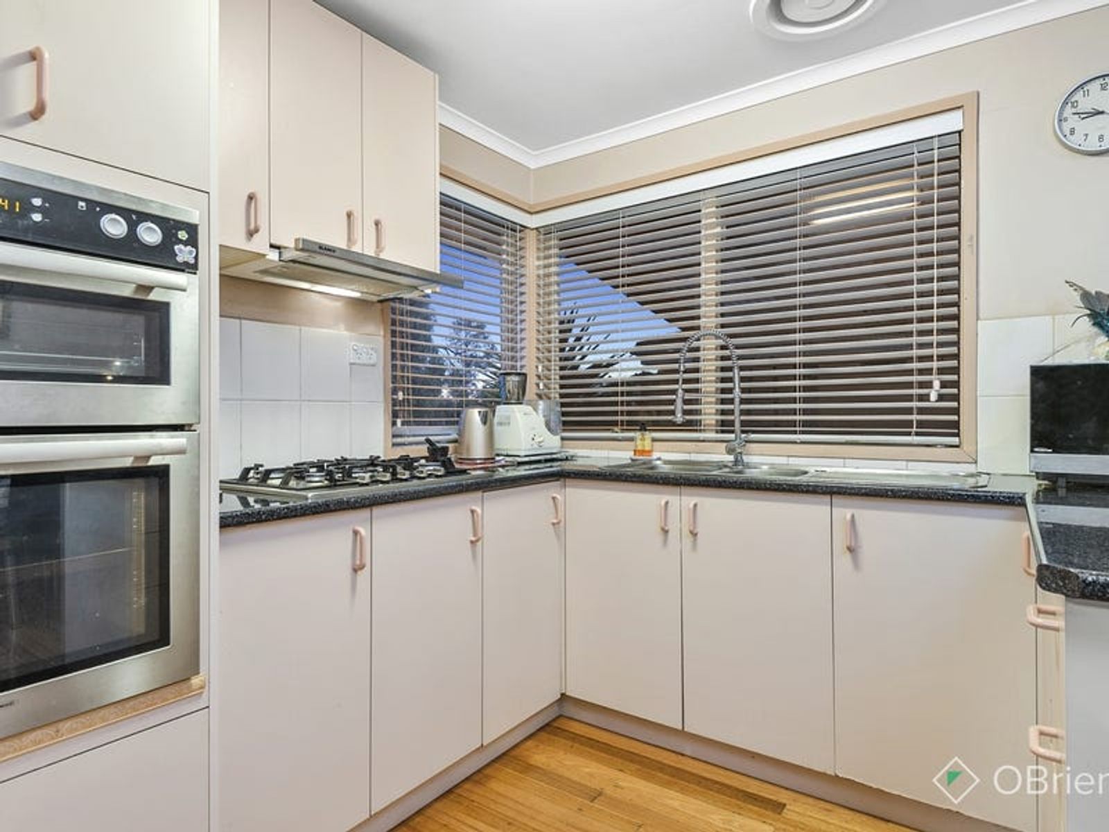 42 Saxonwood Drive, Narre Warren, VIC 3805, Narre Warren - Thumbnail 2