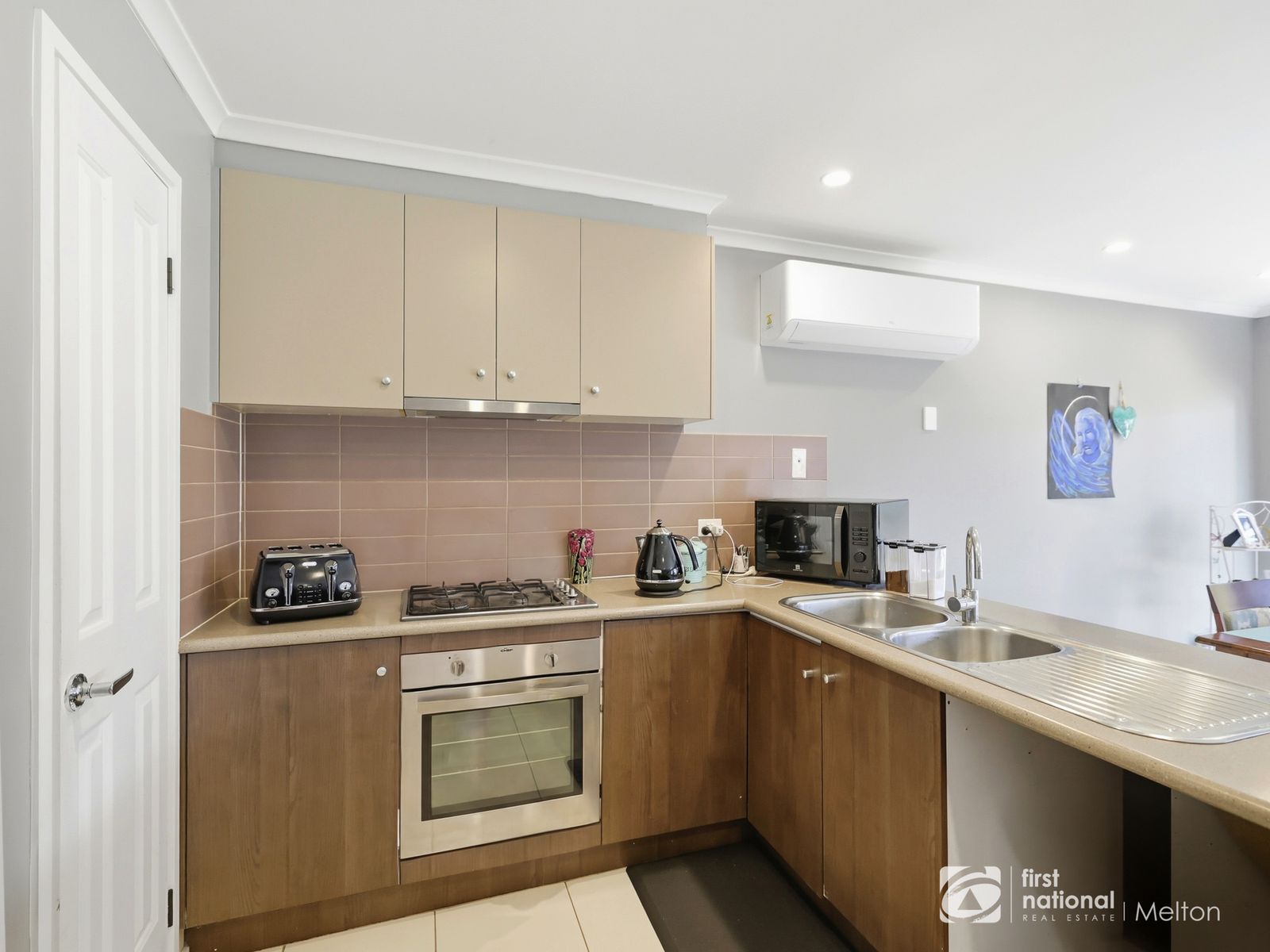 15 SUTTON GROVE, Melton West VIC 3337, Melton West - Thumbnail 5