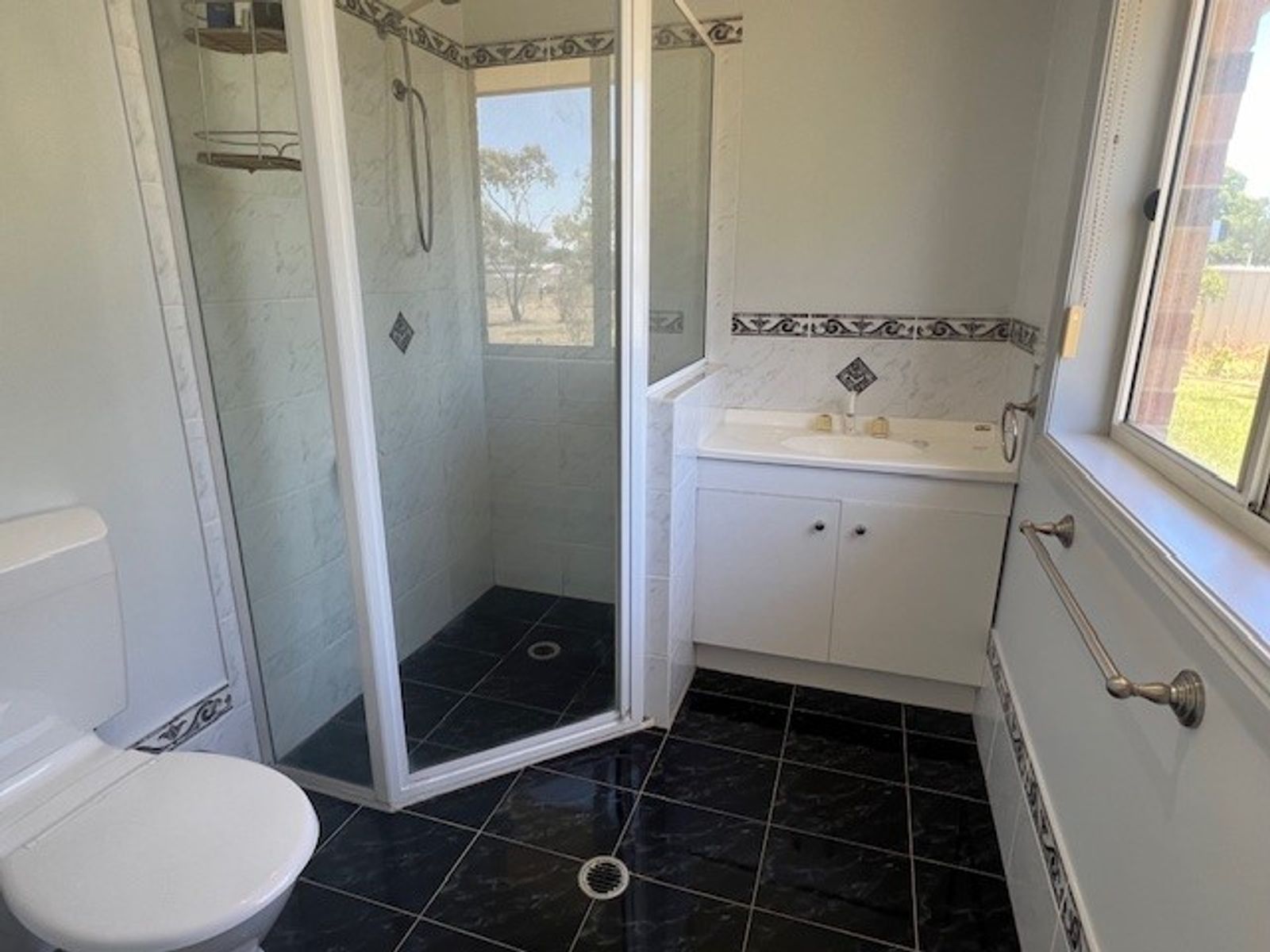 4 Robertson Place, Tamworth NSW 2340, Tamworth - Thumbnail 3